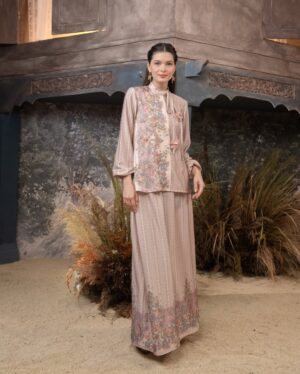 Meutia One Set in Woodrose