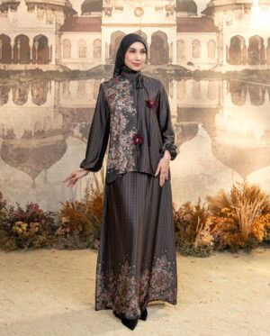 Meutia One Set in Charcoal Black