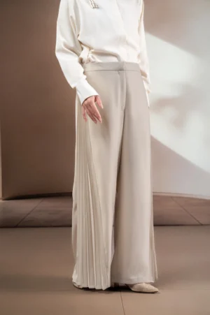 CELANA BERLIPAT ELOK PALEM