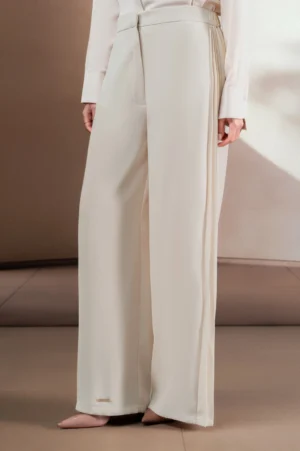 CELANA BERLIPAT ELOK PUSPA